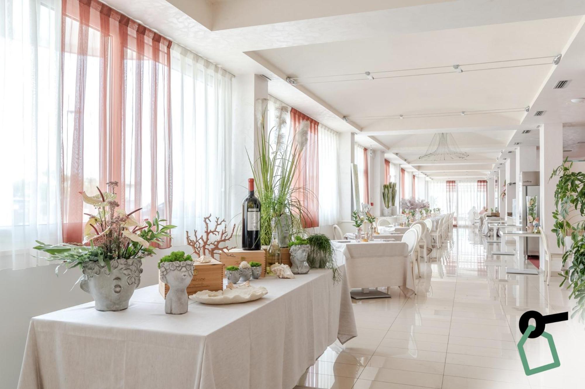 Hotiday Hotel Jesolo Spiaggia Exterior photo