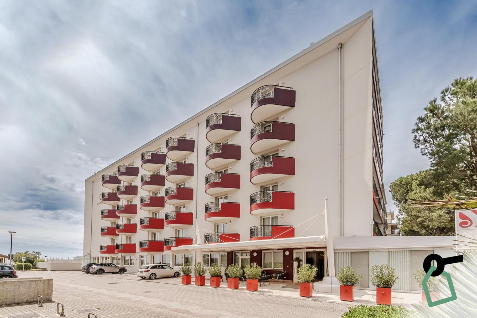 Hotiday Hotel Jesolo Spiaggia Exterior photo